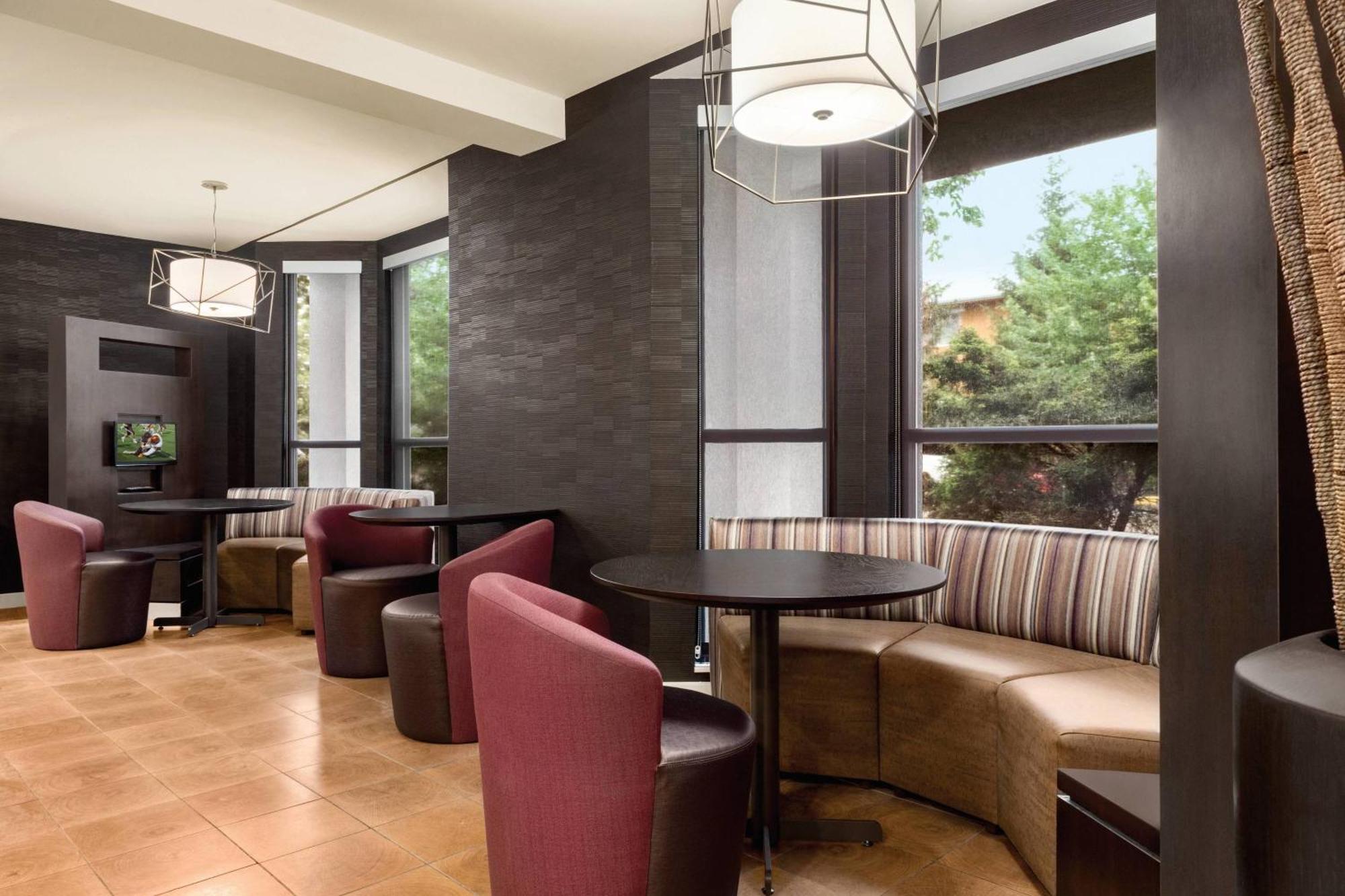 Courtyard By Marriott Dayton North Hotell Exteriör bild