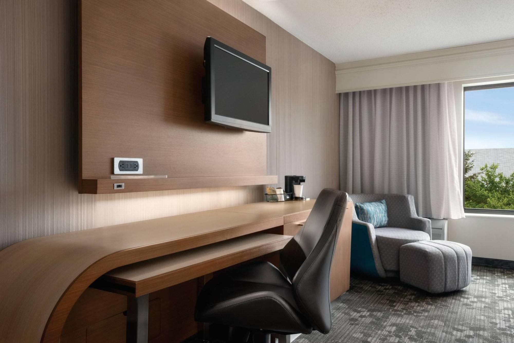 Courtyard By Marriott Dayton North Hotell Exteriör bild