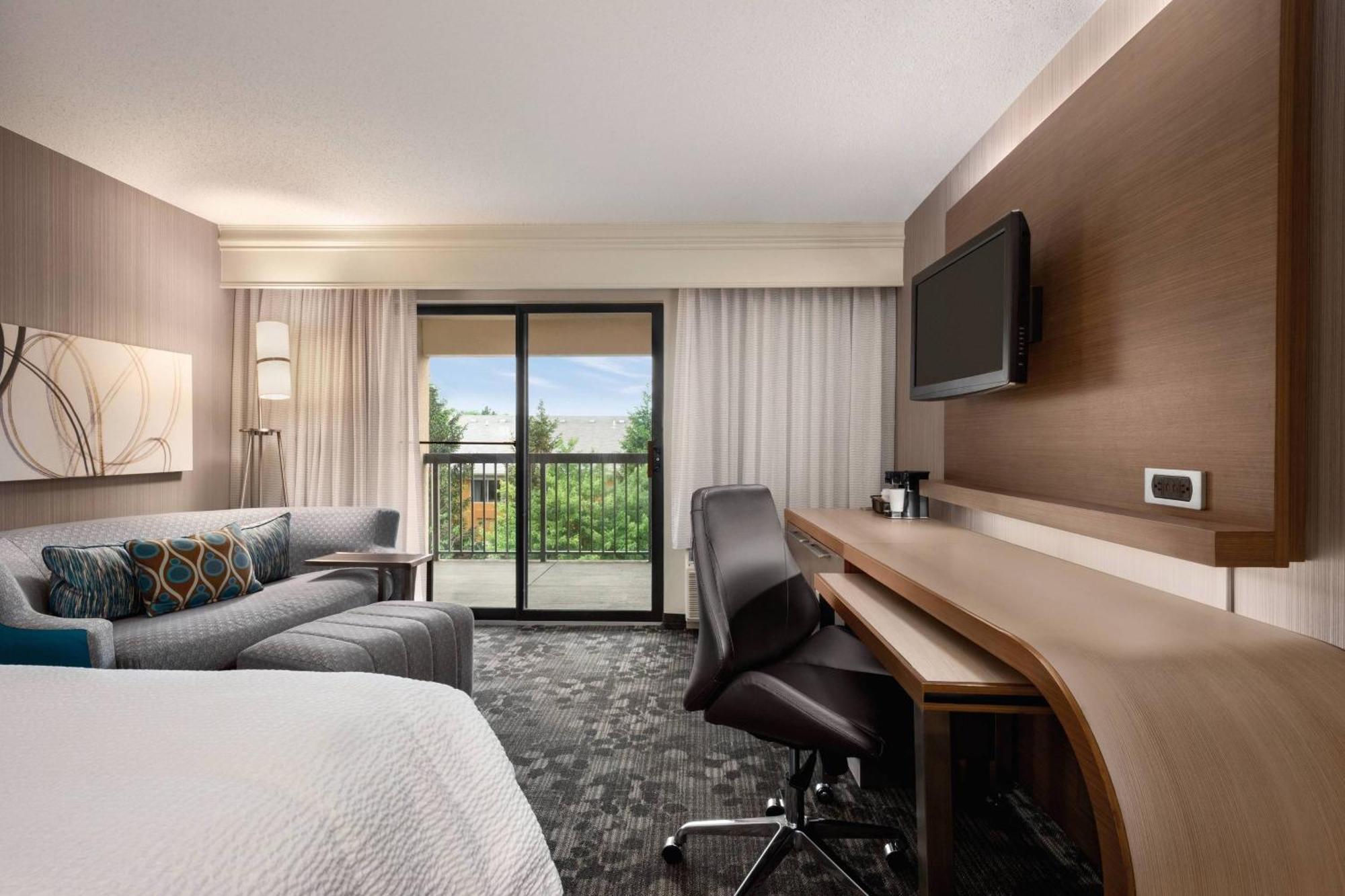 Courtyard By Marriott Dayton North Hotell Exteriör bild