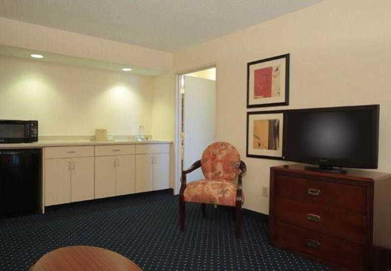 Courtyard By Marriott Dayton North Hotell Exteriör bild