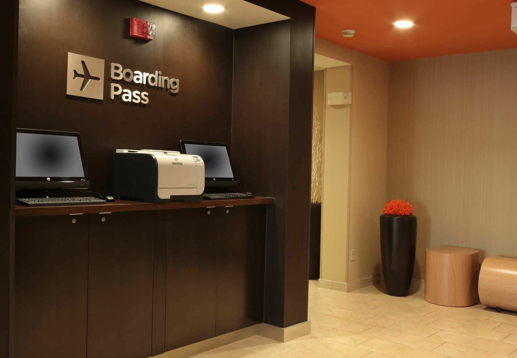 Courtyard By Marriott Dayton North Hotell Exteriör bild