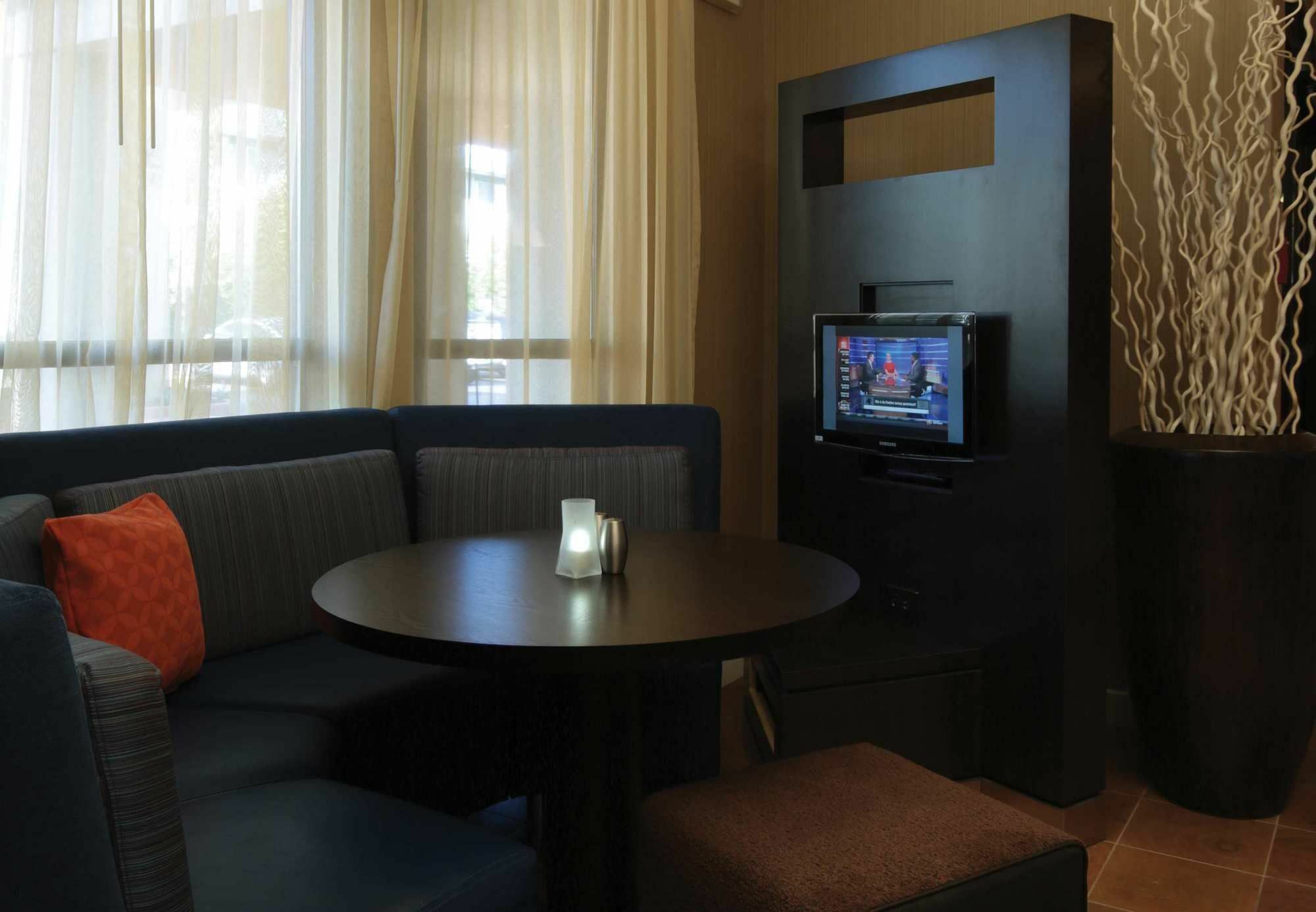 Courtyard By Marriott Dayton North Hotell Exteriör bild